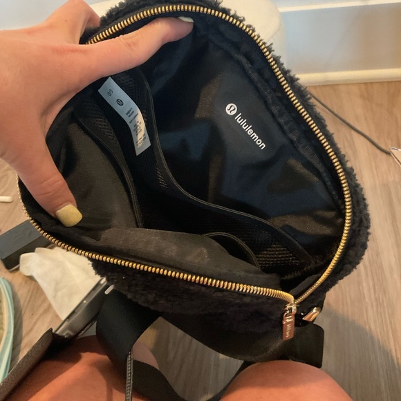 NWOT! lululemon Black Fuzzy Sherpa Crossbody Bag - Picture 4 of 6